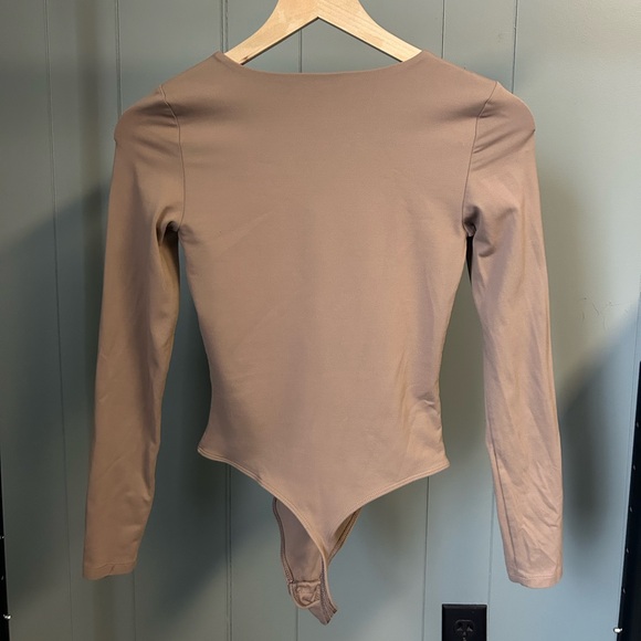 Aritzia Bodysuit Nude - Picture 3 of 3